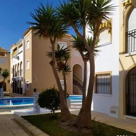 Naranja Con Piscina Urb El Paraiso